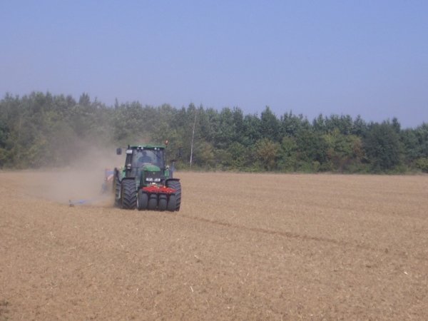 Abwechslungsreiche Natur und Landschaft der Börde: Vorbereitung einer Ackerfläche